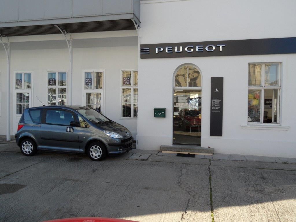 Büro mit Eingang
