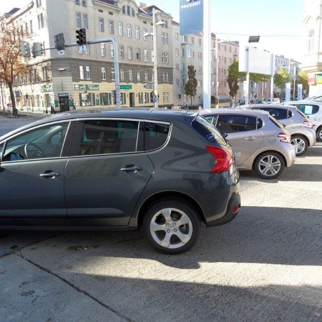Autoplatz mit diversen Gebrauchtwagen