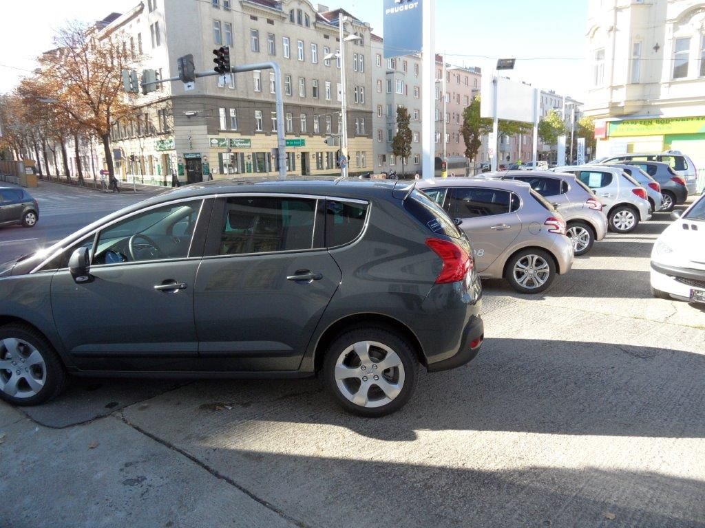 Autoplatz mit diversen Gebrauchtwagen
